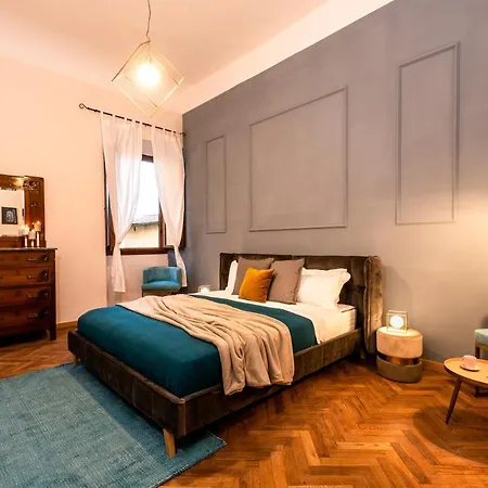 Florentine Palazzo,4 Bedrooms,historic Center Apartment *