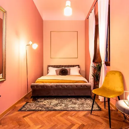 Florentine Palazzo,4 Bedrooms,historic Center *