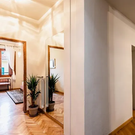 Apartment Florentine Palazzo,4 Bedrooms,historic Center Florence
