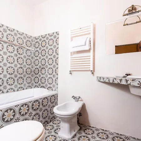 Apartment Florentine Palazzo,4 Bedrooms,historic Center *