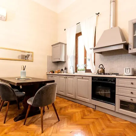 Florentine Palazzo,4 Bedrooms,historic Center